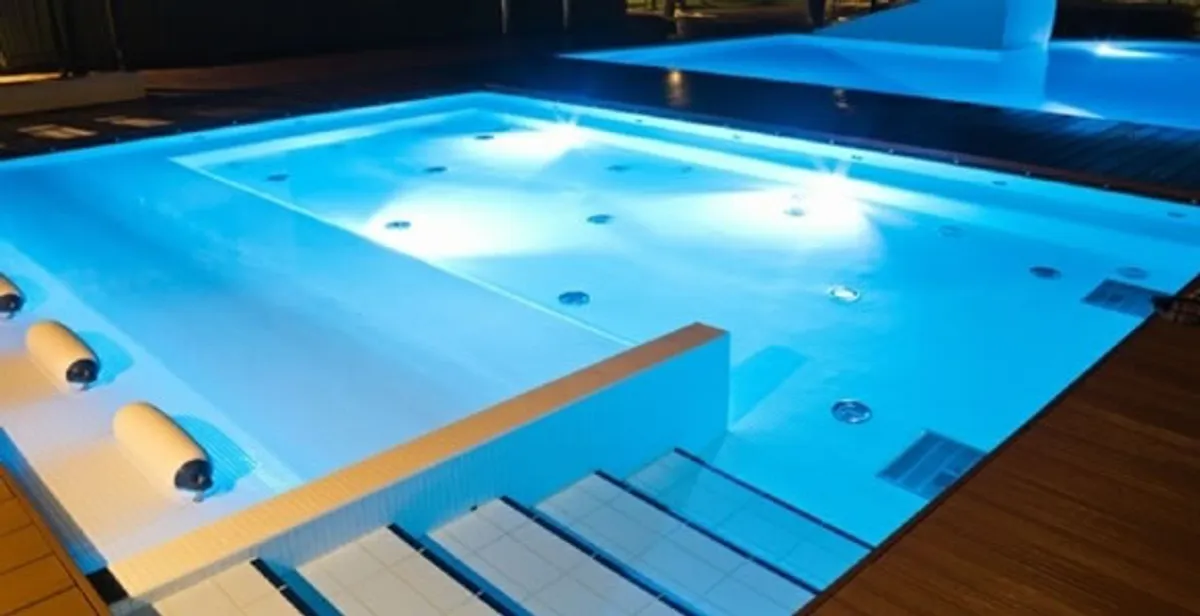 pool light installation and repair services providing modern illuminated pool lighting in West Palm Beach, FL